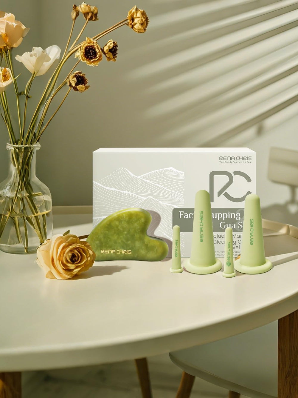 Empaque premium de Rena Chris para regalo de cuidado facial.
