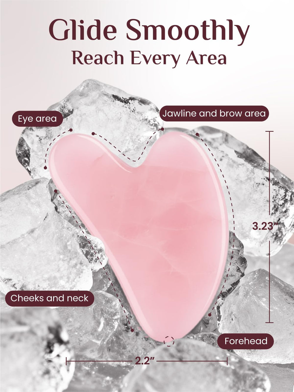 Rena Chris gua sha rose quartz masajes en la zona de la mandíbula para contorno facial.