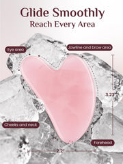 Rena Chris gua sha rose quartz masajes en la zona de la mandíbula para contorno facial.