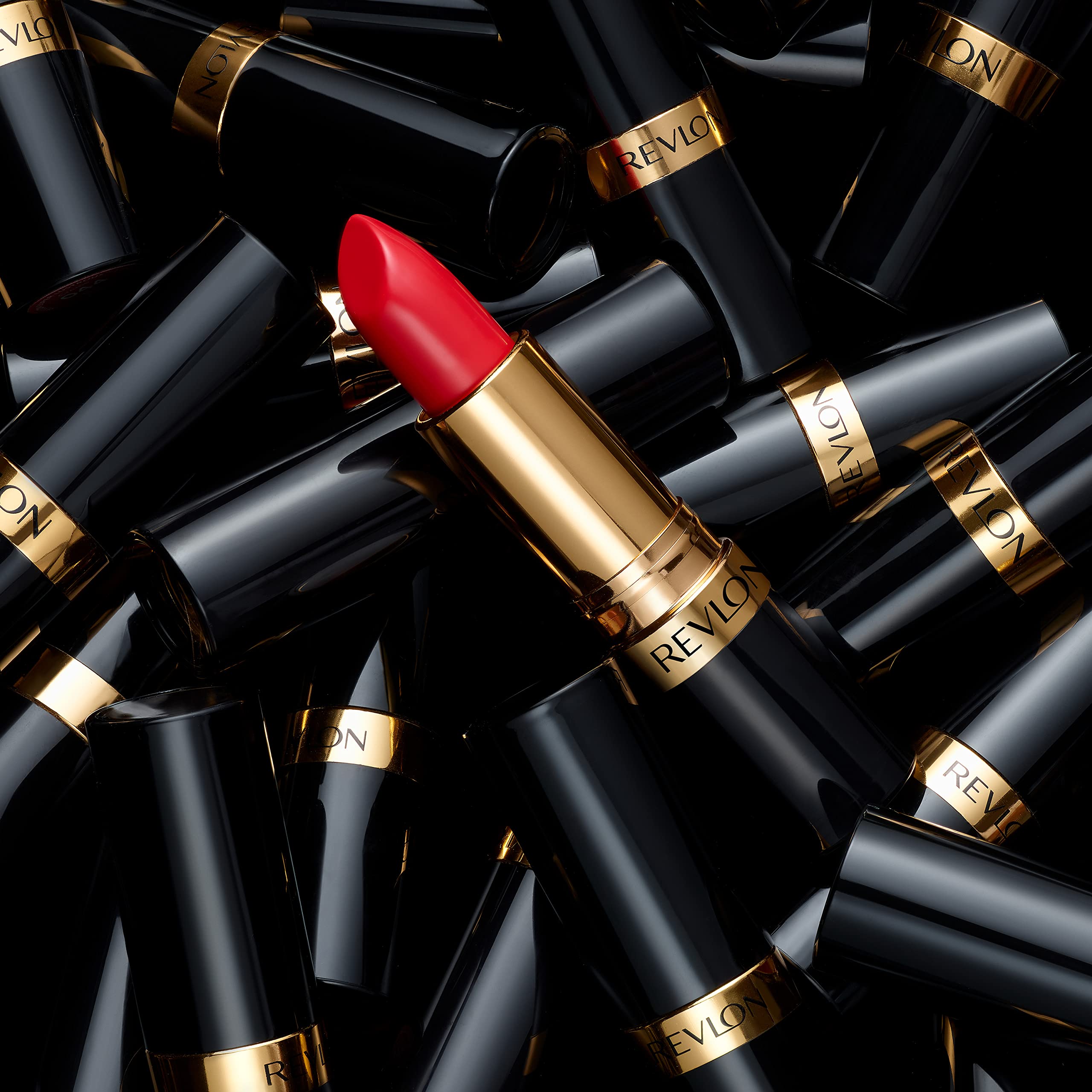 REVLON barra labios textura suave facilita deslizamiento.
