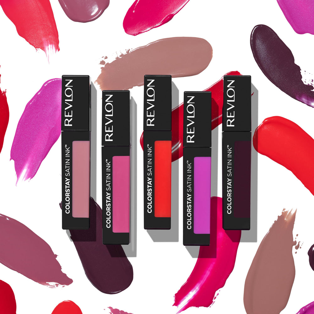 REVLON ColorStay Labial líquido satinado: estuche compacto para retoques en bolso.