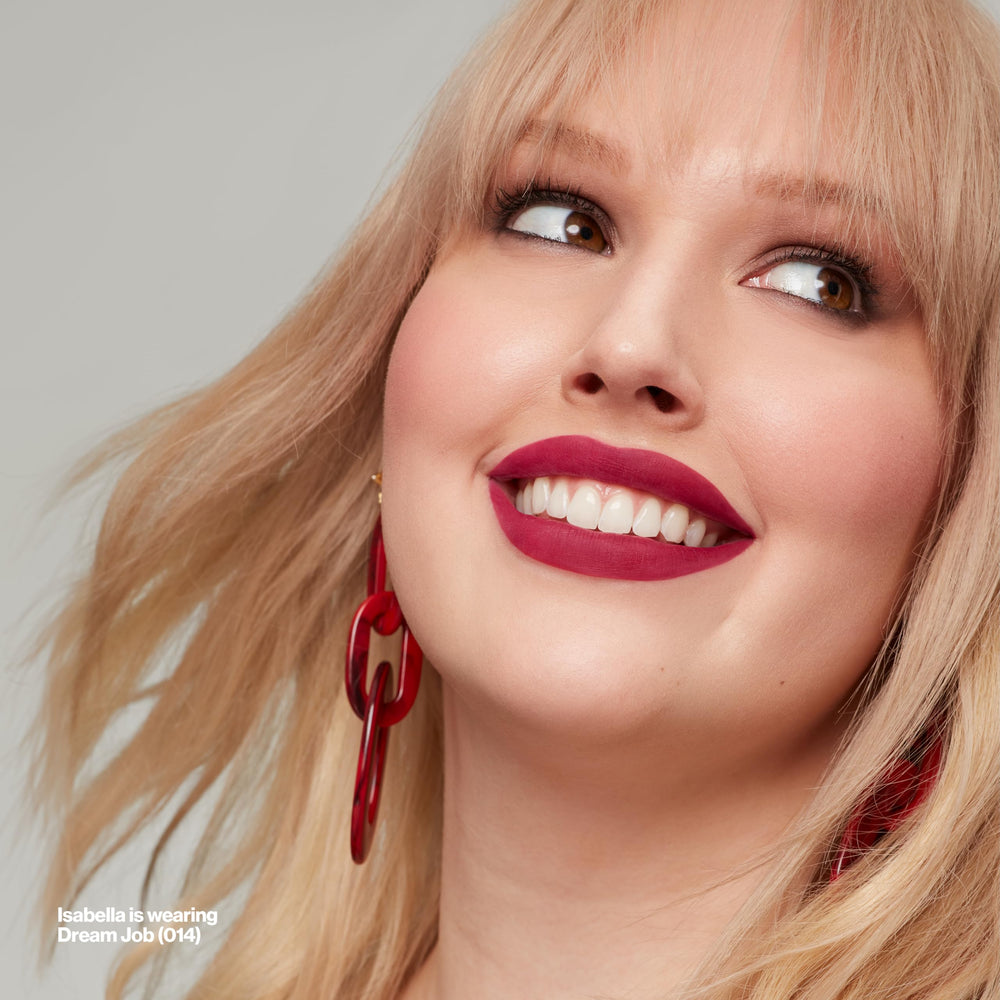 Aplicador preciso de REVLON ColorStay Limitless Matte para delinear con facilidad.