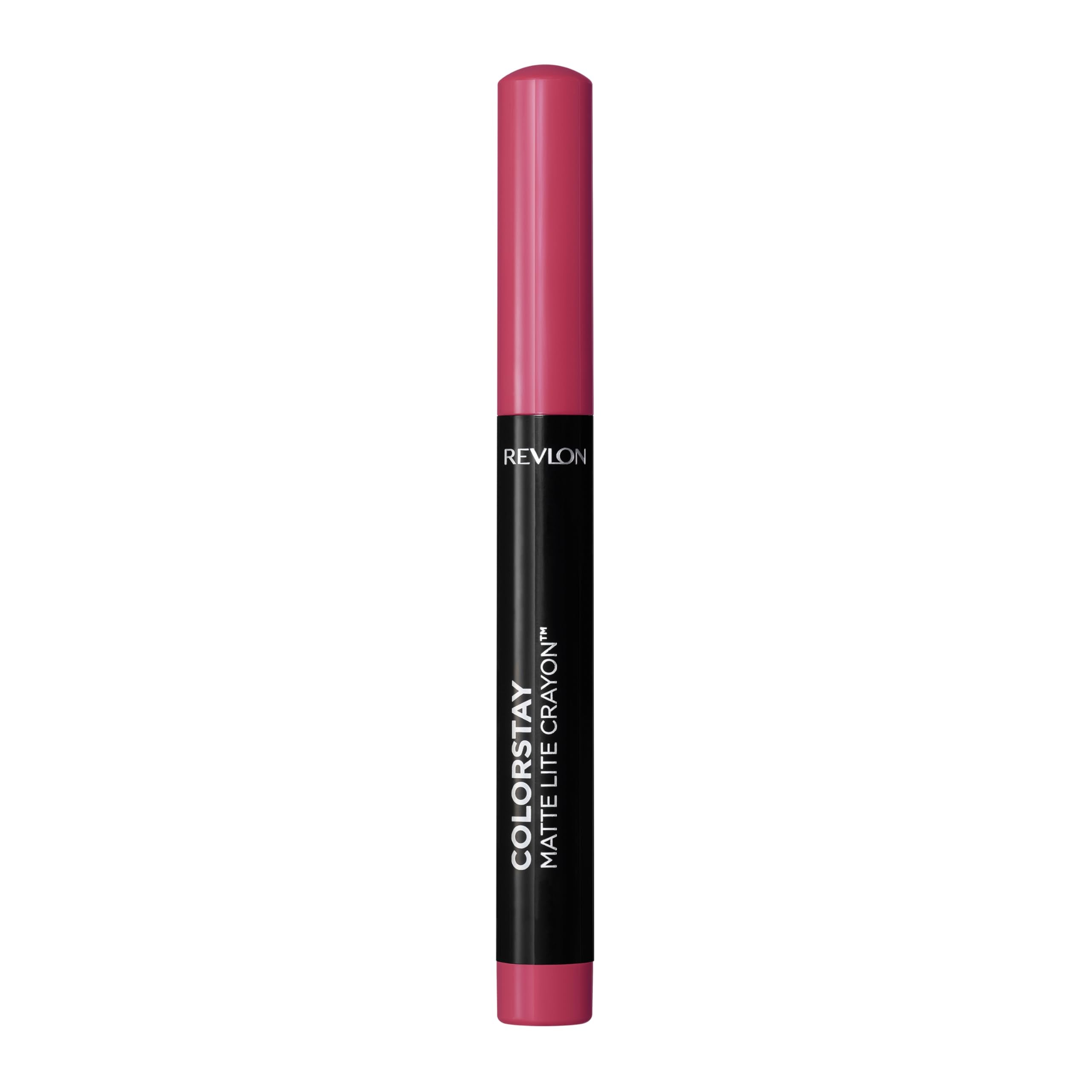 REVLON ColorStay Matte Lite Crayon con afilador integrado para retoques rápidos.