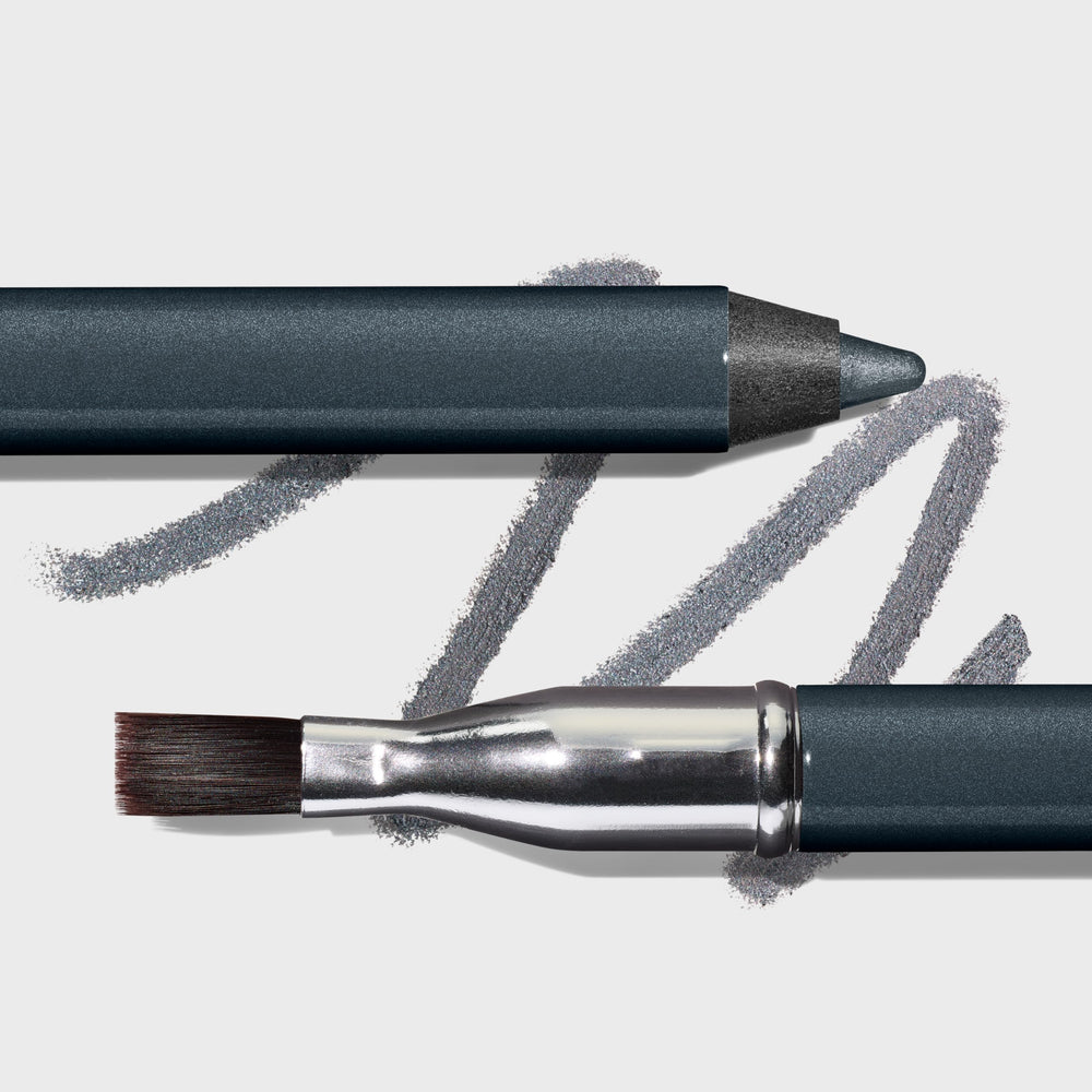 Con la brocha integrada de REVLON ColorStay Multiplayer, difumina con precisión