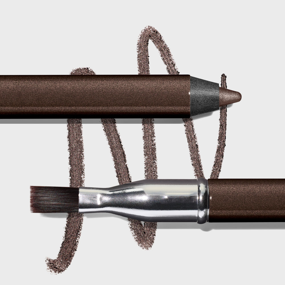 Cepillo difuminador incorporado en REVLON ColorStay Multiplayer para difuminar con precisión