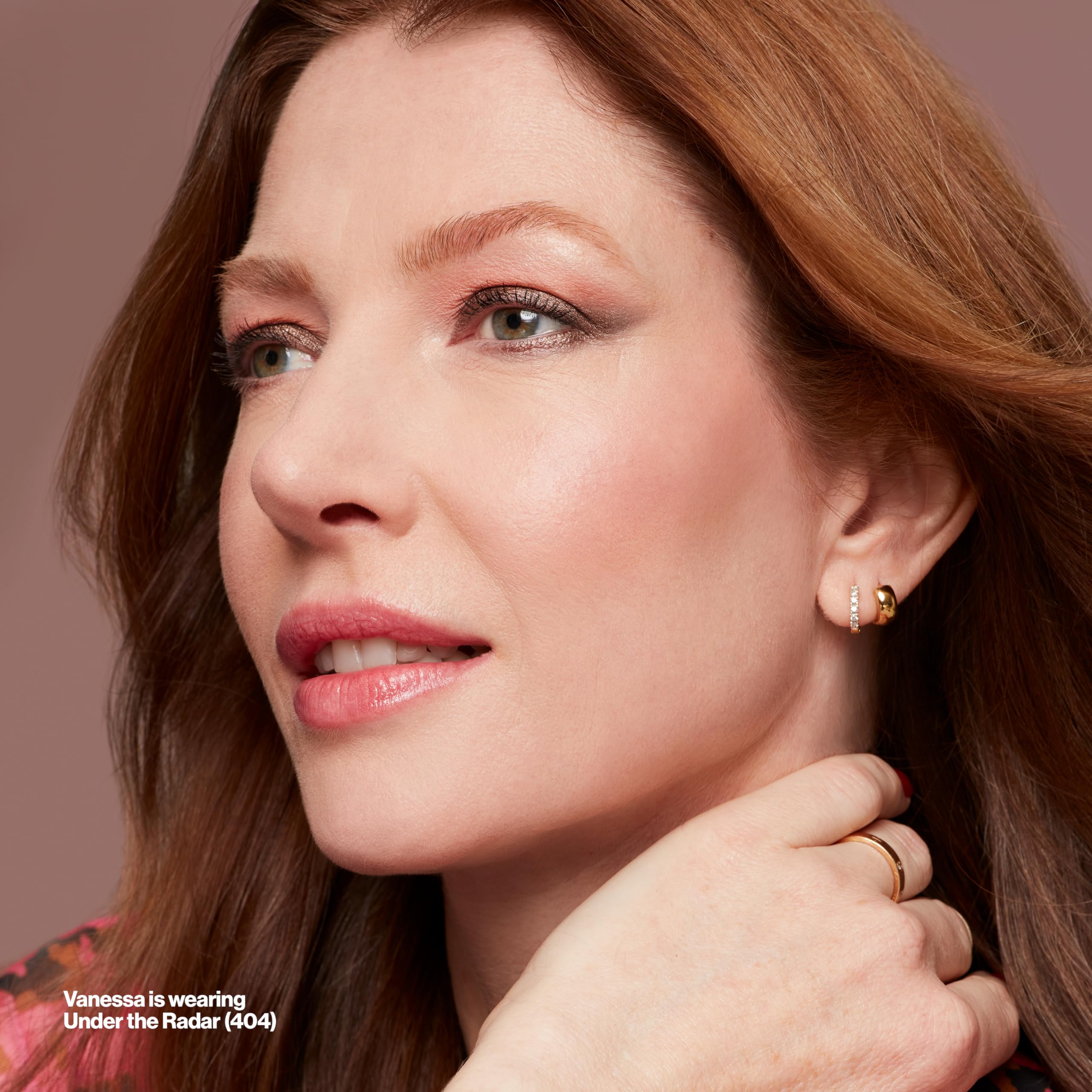 REVLON ColorStay Multiplayer tono 404 Bajo el Radar: pigmentos ricos en 6 tonos para la piel.