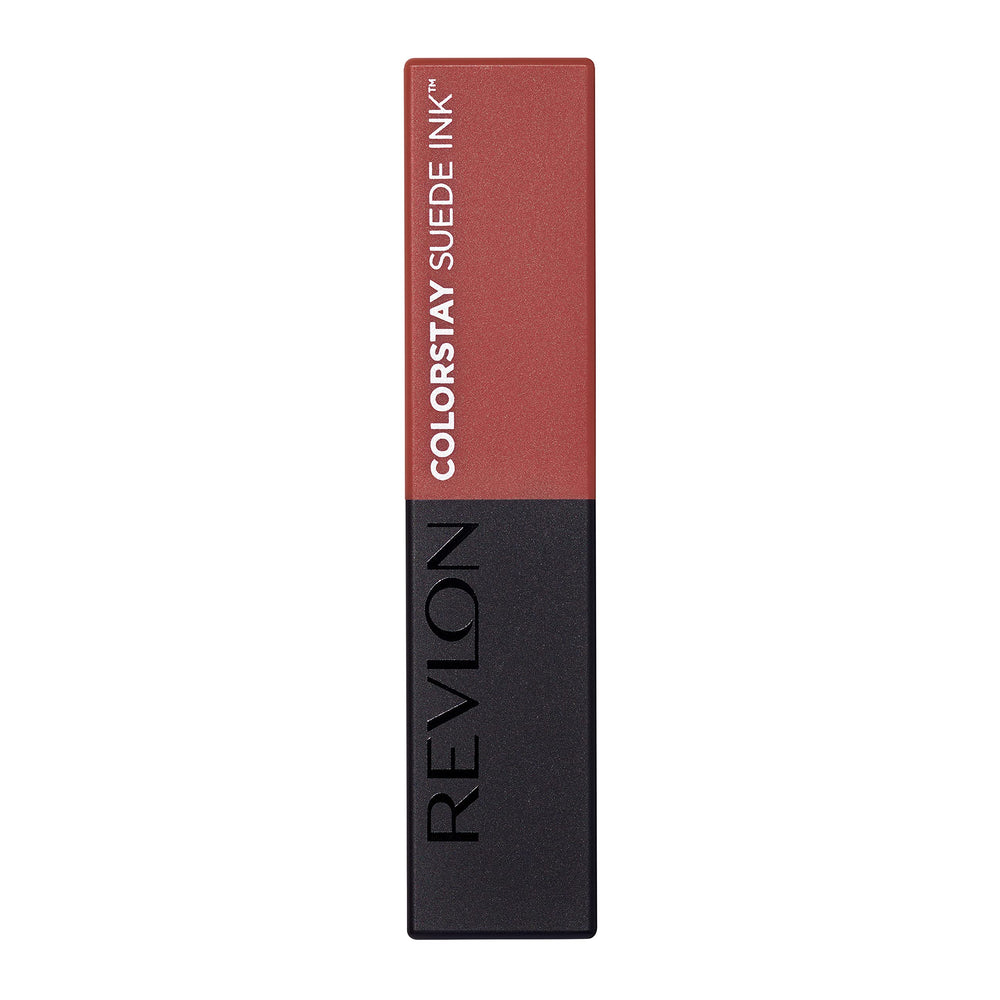 Cobertura opaca en una pasada con REVLON ColorStay Suede Ink.