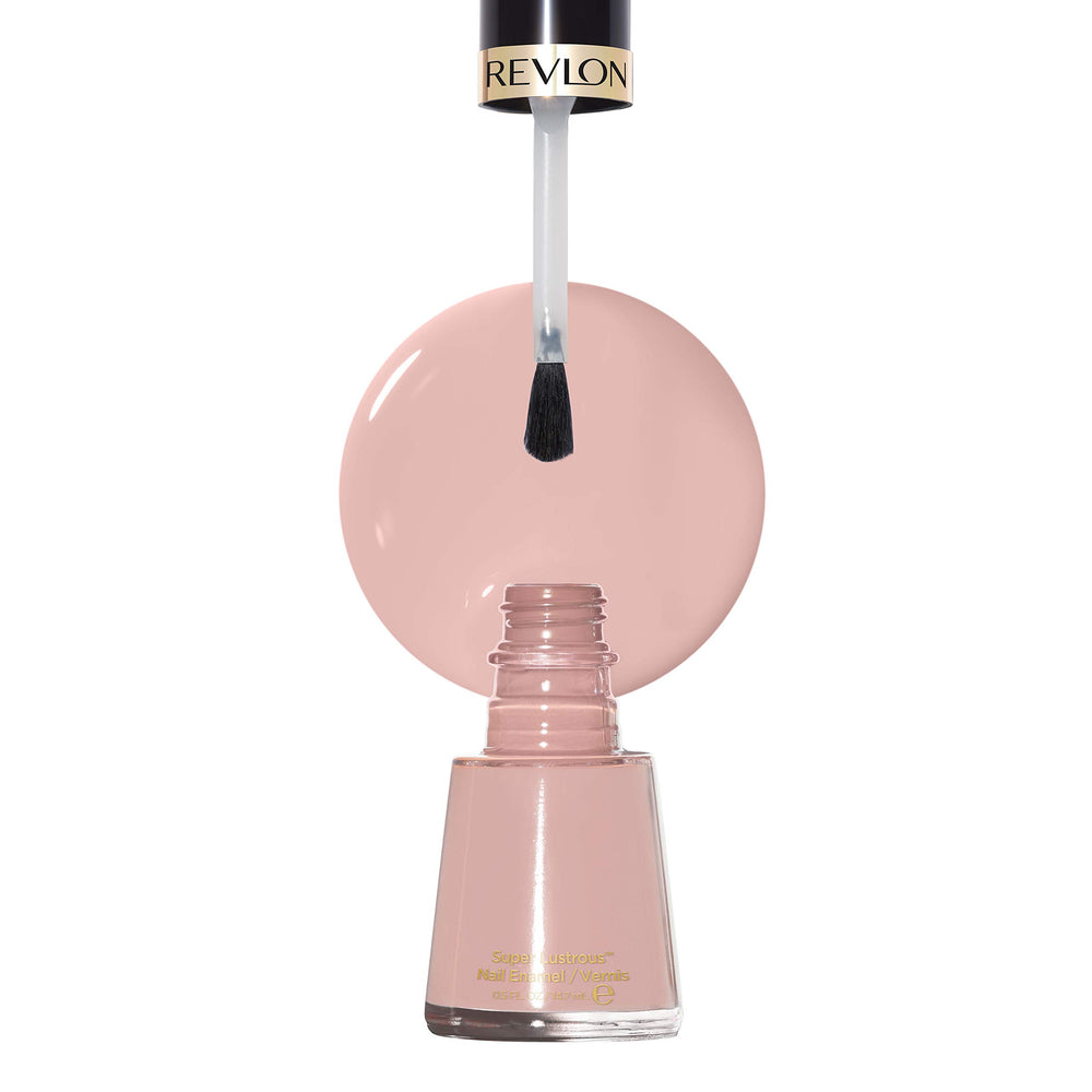 Aplicación suave con el cepillo de REVLON Romantique para color uniforme.