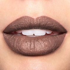 Muestra en piel del labial Revlon Luscious Mattes para ver tono.