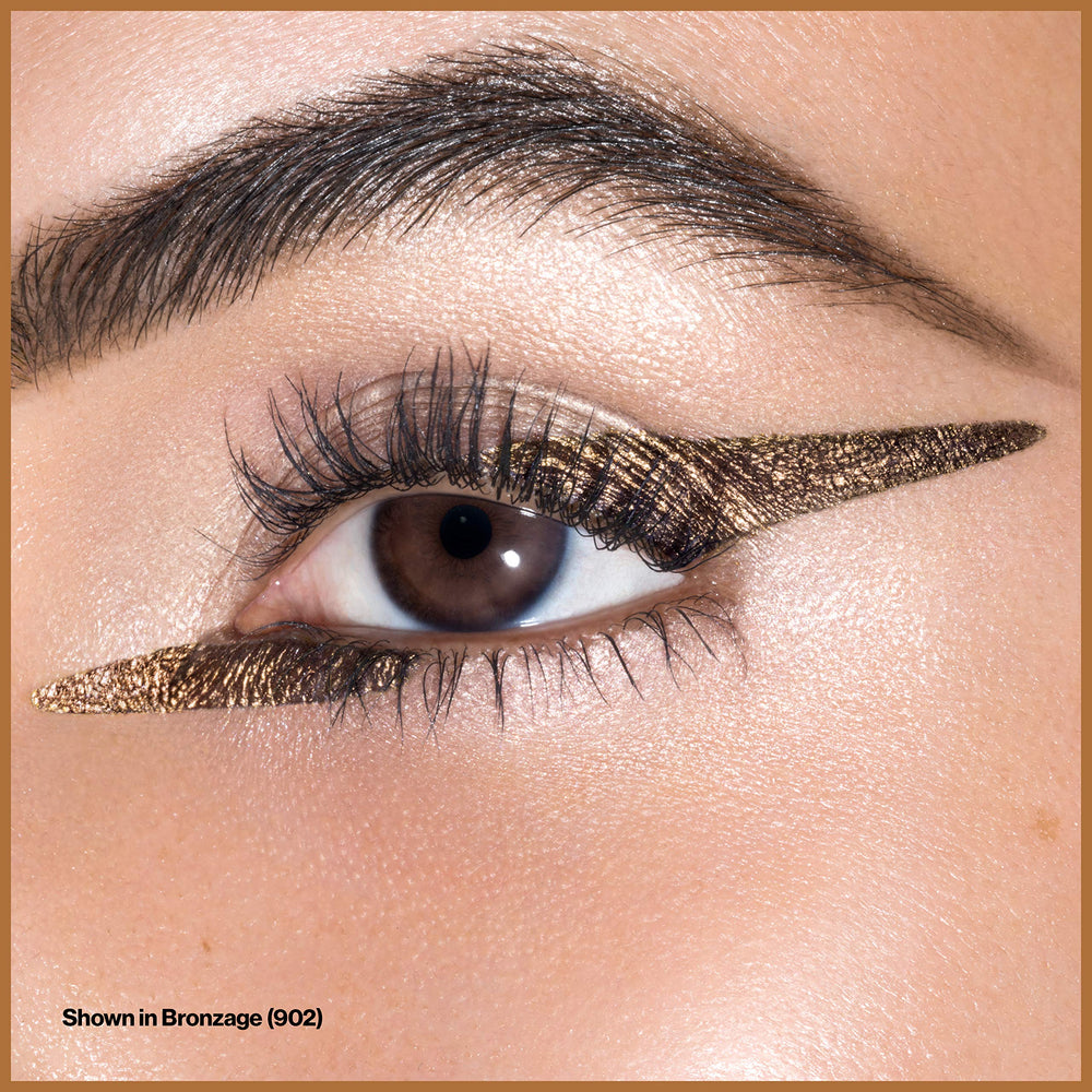 REVLON So Fierce Chrome Ink punta flexible para trazos precisos y delineados limpios.