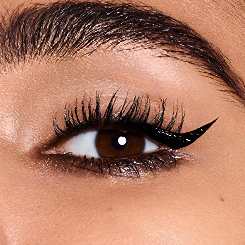 REVLON So Fierce Vinyl Eyeliner: detalle de tapa negra y acabado vinílico para estilo moderno