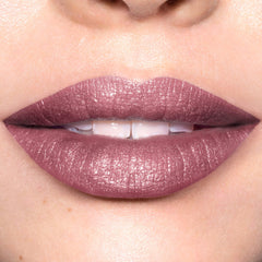 Revlon Super Lustrous: swatch del tono Plum Baby para color intenso