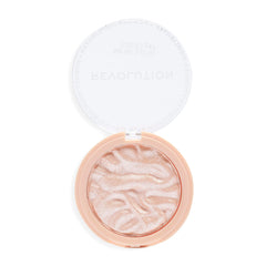 Revolution Reloaded Highlighter polvos dorados en pómulos para brillo intenso.