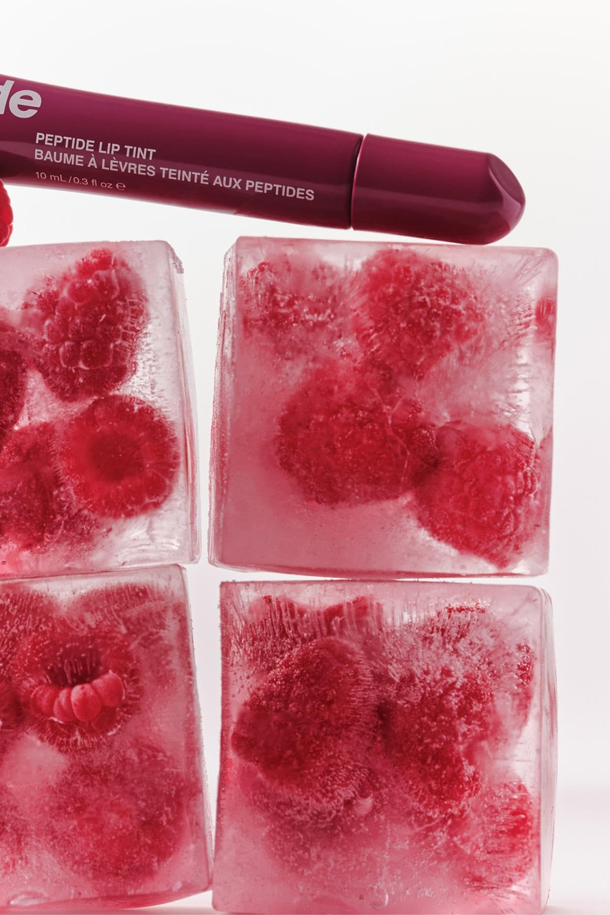 Envase compacto de tinte labial Rhode, perfecto para retoques en bolso.