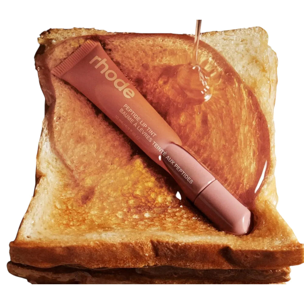 Rhode Peptide Lip Tint Toast – formulé avec peptides pour nourrir les lèvres.
