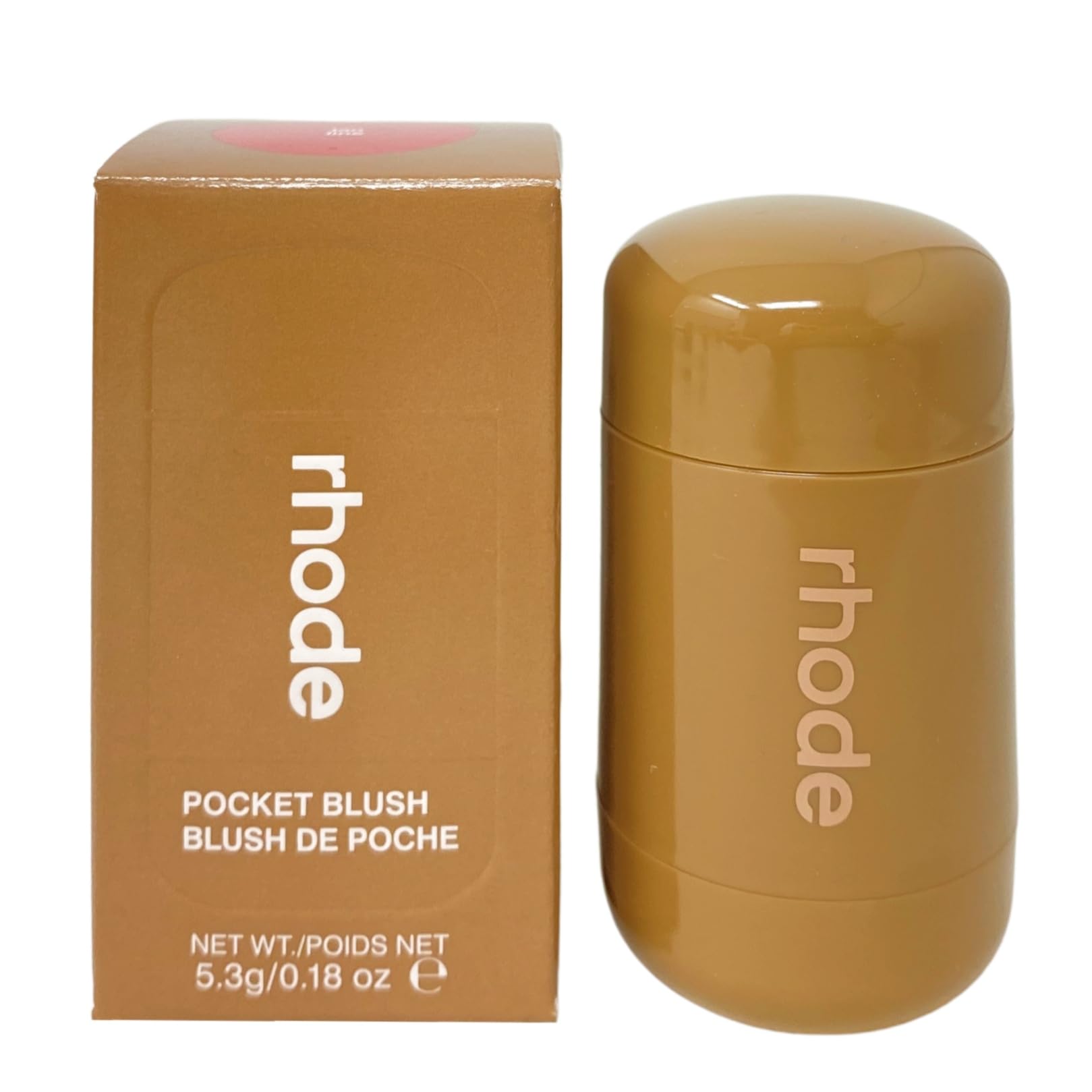 Rhode Pocket Blush Tan Line aplicado de forma suave para un rubor natural.