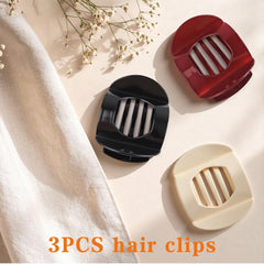 Pinza crema Riccioofy para sujetar cabello sin resbalar.