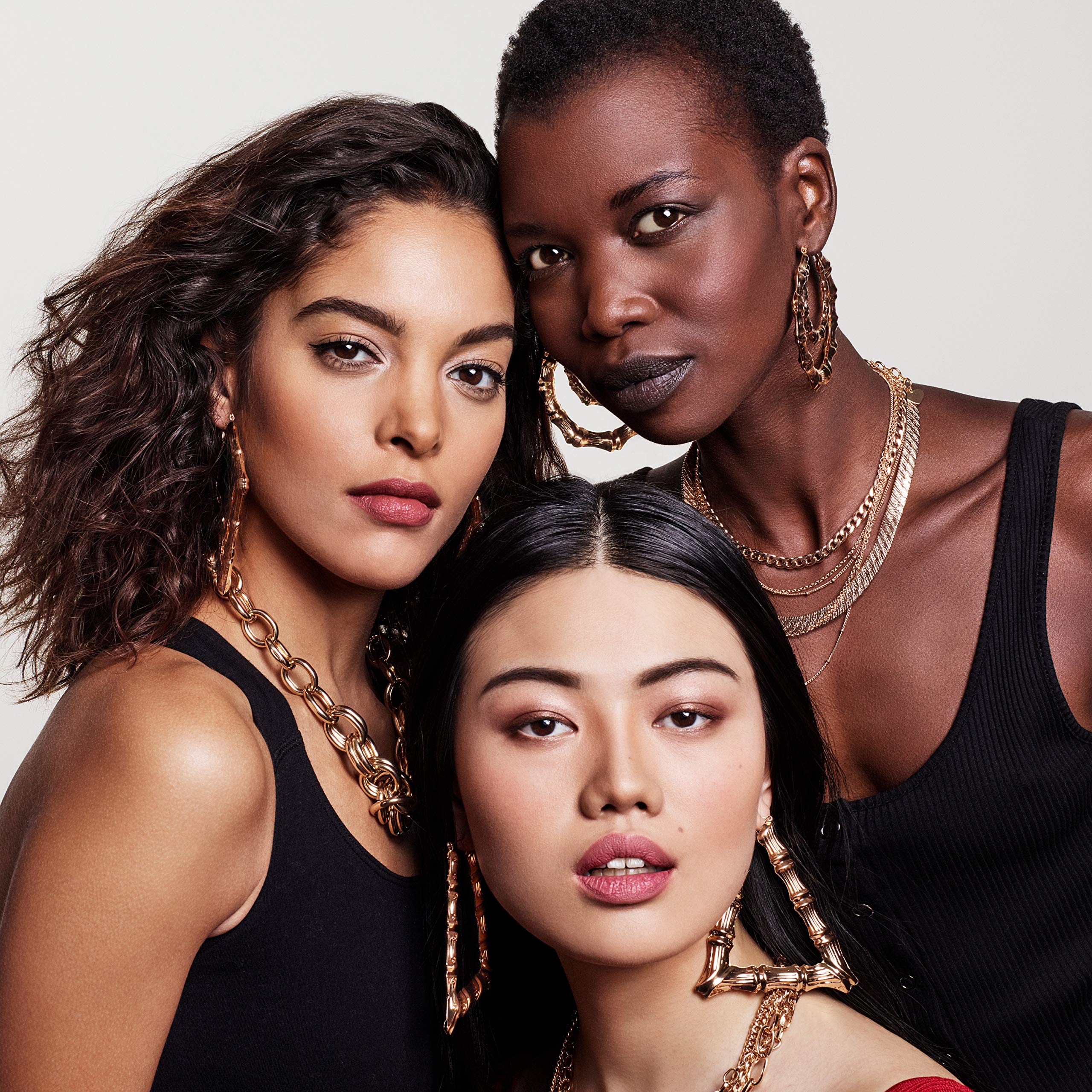Rimmel base mate mousse, empaque práctico para retoques diarios
