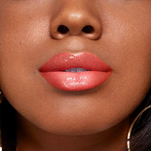 Uso versátil de Stay Glossy: solo o sobre otro labial