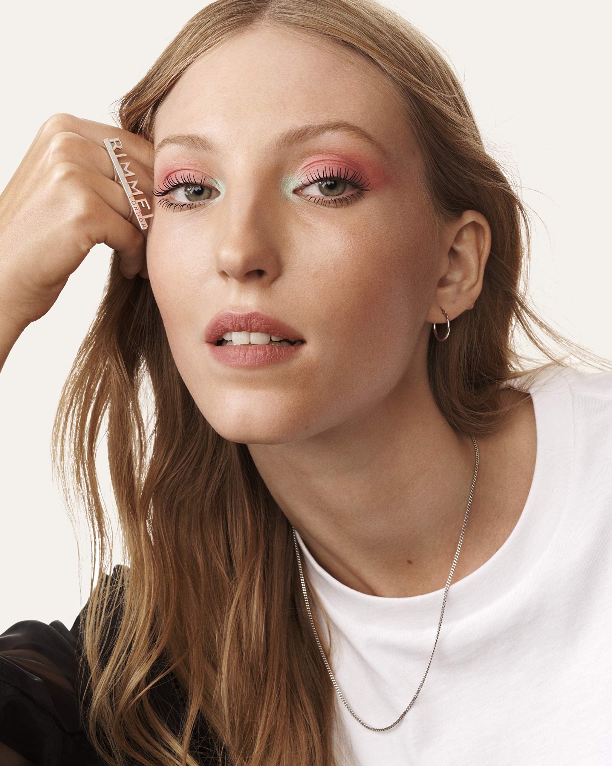 Rimmel Wonder'Extension: definición detallada para look diario.