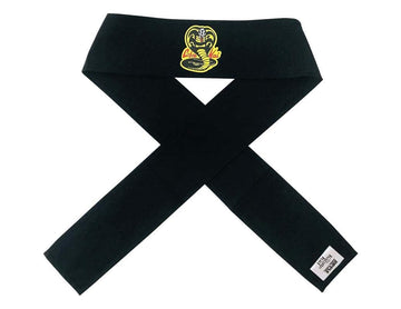 Ripple Junction Cobra Kai headband con logo, ideal para cosplay.
