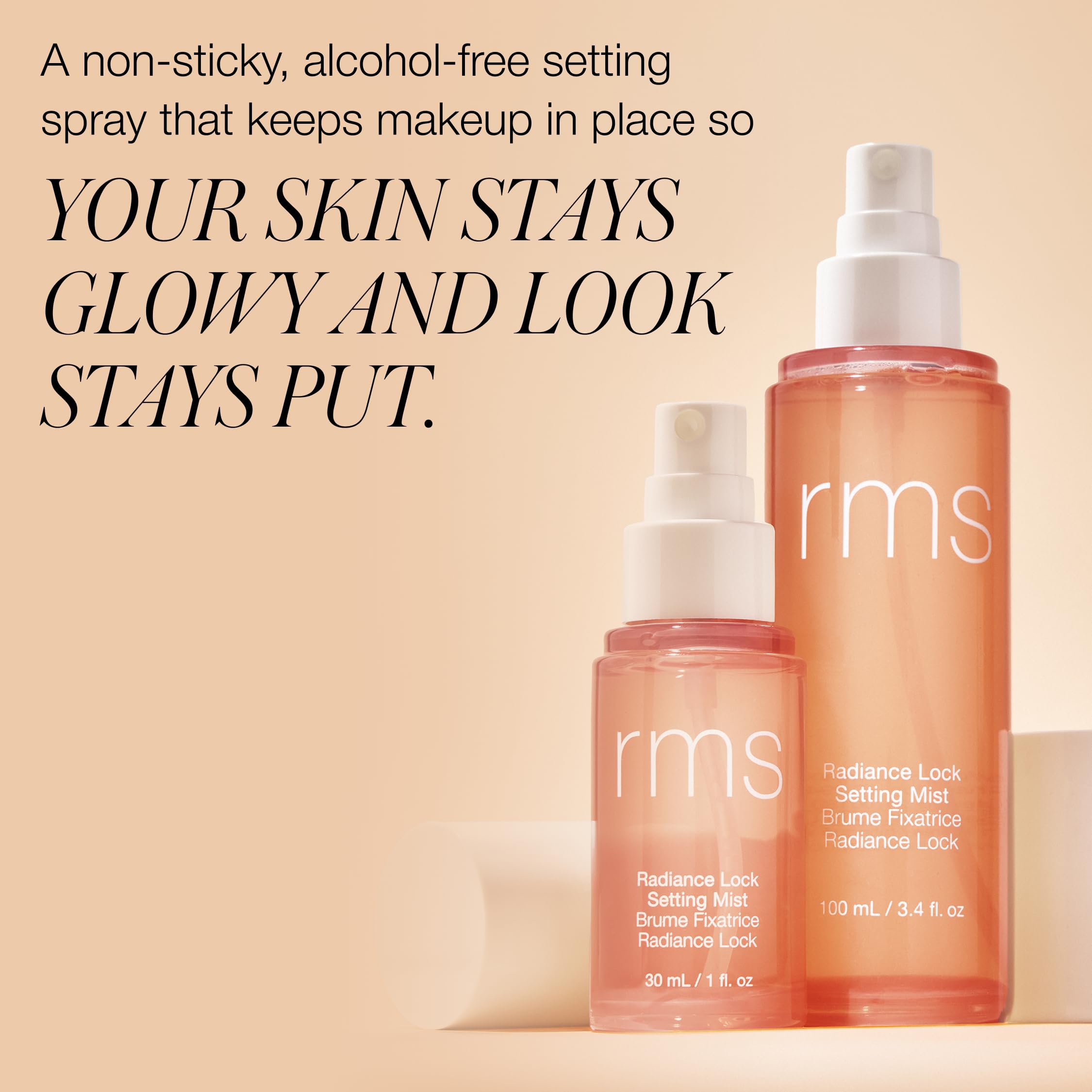 RMS Beauty Radiance Lock Setting Mist botella en mano, rociado refrescante hidrata y protege.