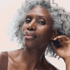 Rodan + Fields ReDEFINE Serum, nocturno con retinol, ayuda a mantener la piel luminosa