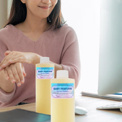 ROMERIZA INC. aceite perfume bebé en pulso ofrece aroma duradero