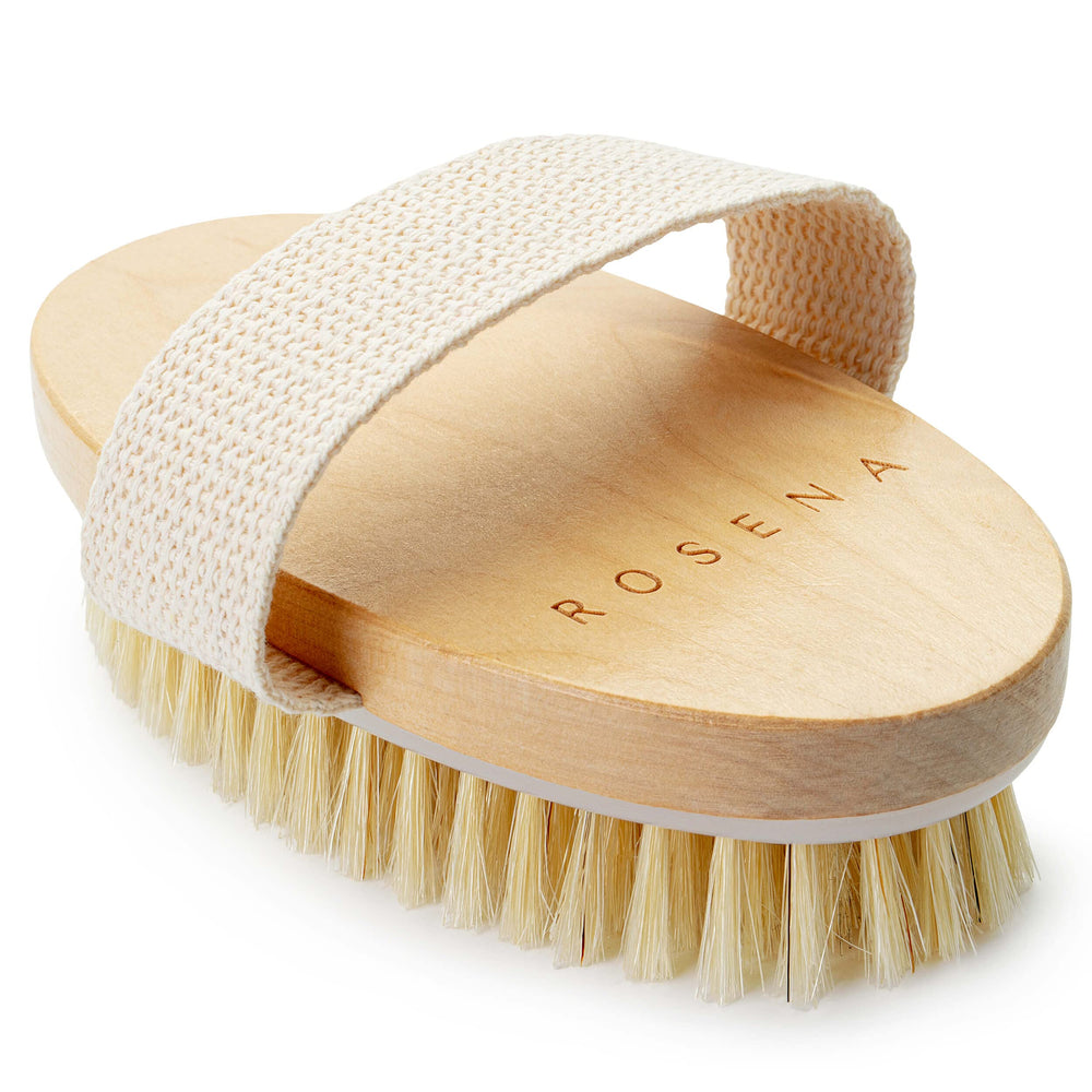 Cerdas naturales de jabali en la brocha ROSENA para exfoliación suave.