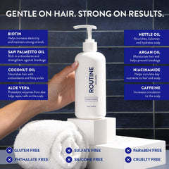 Aplicación suave del condicionador en el cabello durante el lavado.