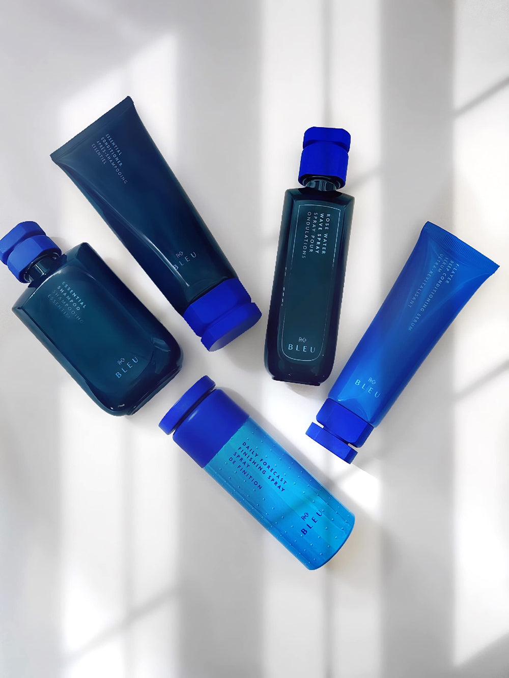 R+Co BLEU F-Layer: texture légère facilitant le démêlage.