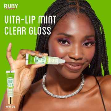Ruby Kisses Broadway Vita-Lip Gloss Pack en bolso, retoque rápido para labios brillantes.