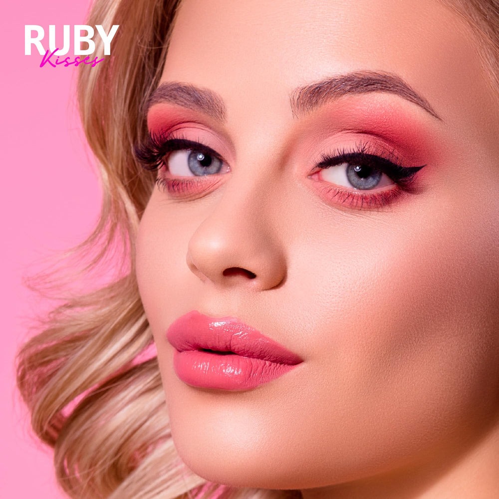 Delineador Ruby Kisses uso diario para looks sostenidos.