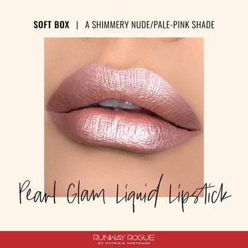 Runway Rogue Pearl Glam labial, aplicación profesional para un color homogéneo.
