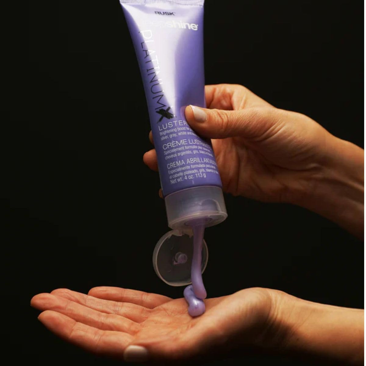 RUSK PlatinumX Lusterizer neutraliza amarillamiento y realza el color con pigmento violeta.