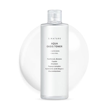 S.NATURE Aqua Oasis Toner en botella para un vertido suave y refrescante.
