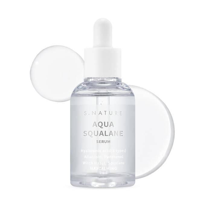 S.NATURE Aqua Squalane Serum, botella iluminada, hidratación suave para piel cansada.