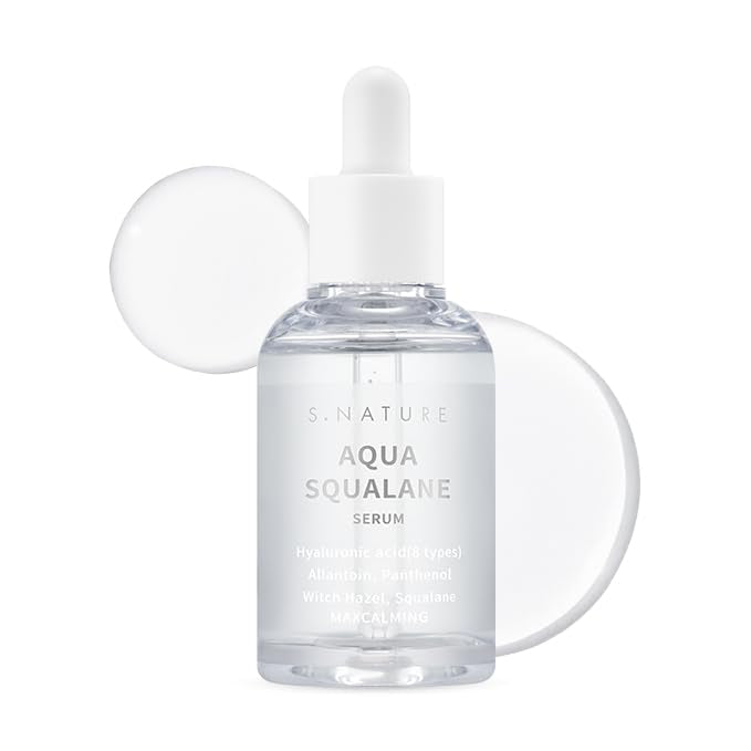 S.NATURE Aqua Squalane Serum, botella iluminada, hidratación suave para piel cansada.