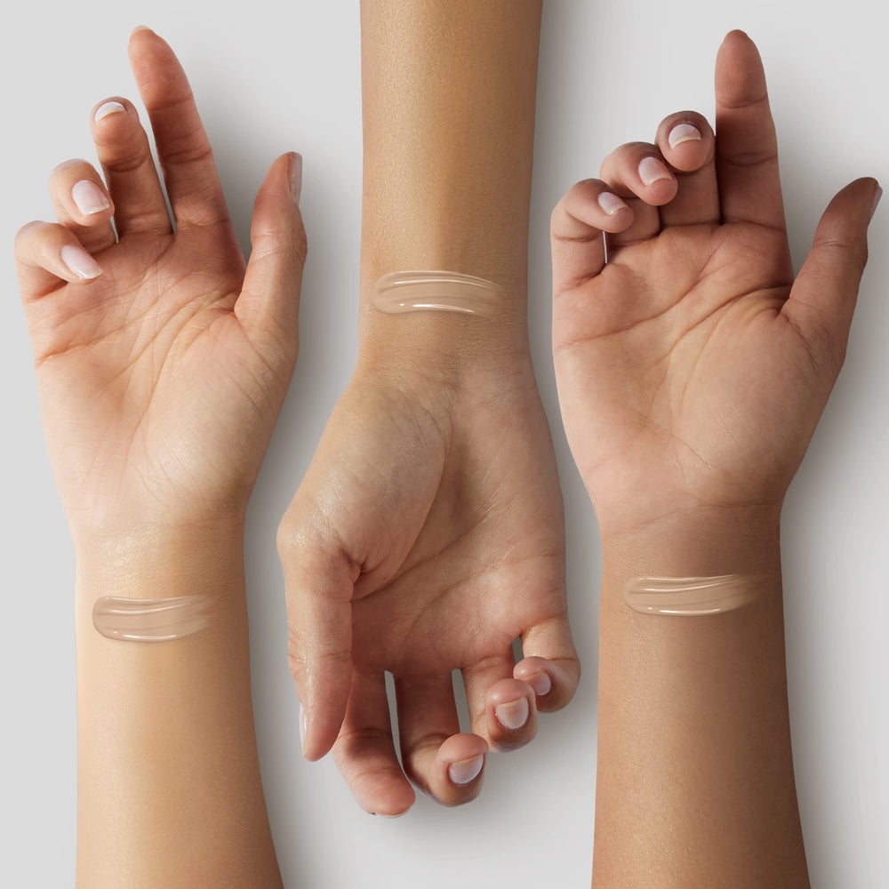 SACE LADY matte liquid foundation kit delivers a natural finish.