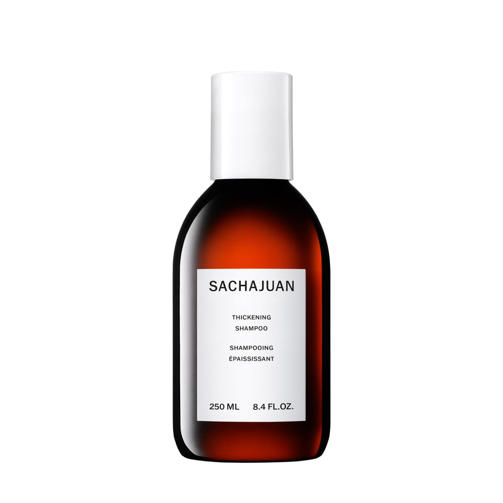 SACHAJUAN Thickening Shampoo en bote, hidratación ligera y base para peinar.