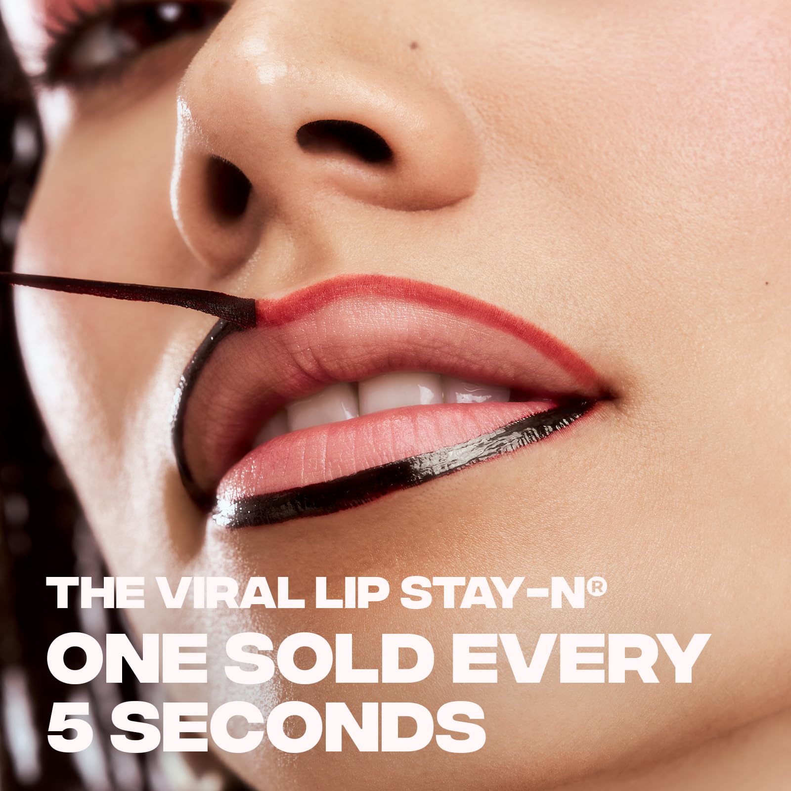 Nuances rose de Sacheu Stay-N Lip Stain pour un fini naturel.