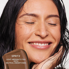 Muestra de color Saie Dew Bronze para un bronceado natural