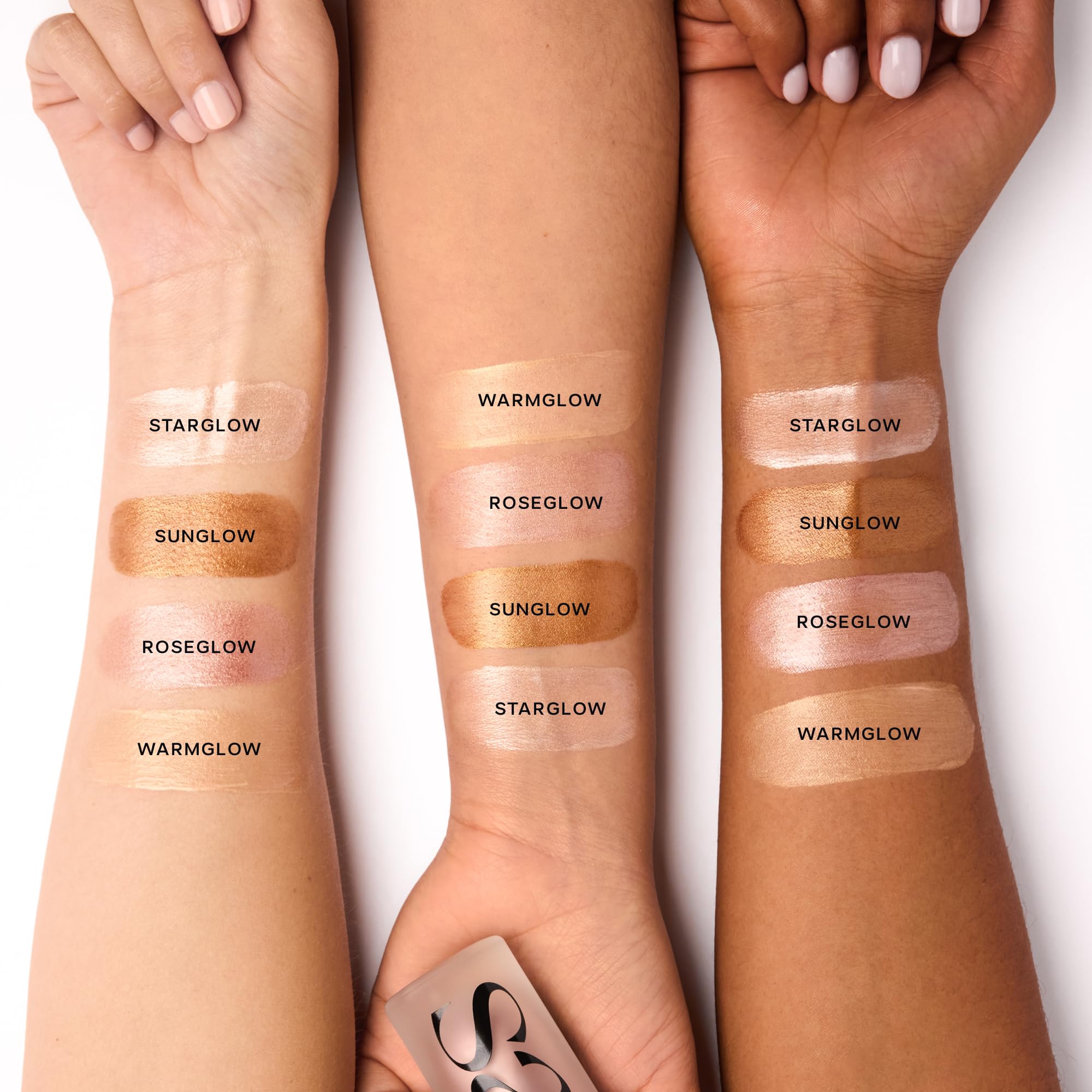 Saie Glowy Super Gel: brillo en hombros para look luminoso.