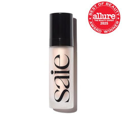 Brillo de piel con Saie Glowy Super Gel para efecto piel de vidrio