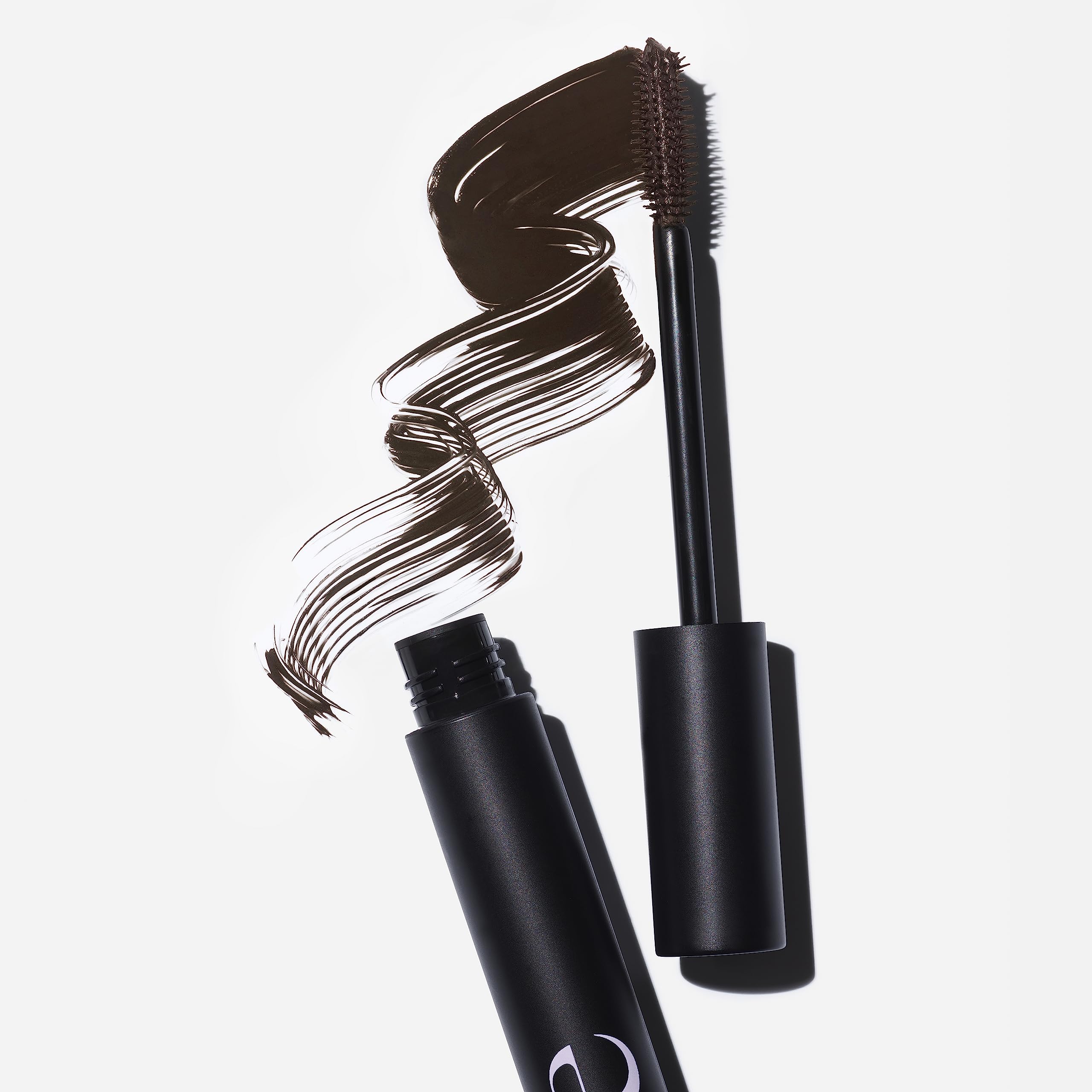 Saie Mascara 101: levantamiento de pestañas para una mirada más abierta.
