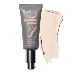 Saie Slip Tint con brillo natural para un acabado luminoso y ligero
