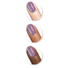 Uñas pintadas con Rockstar Pink lucen tono cremoso y duradero.