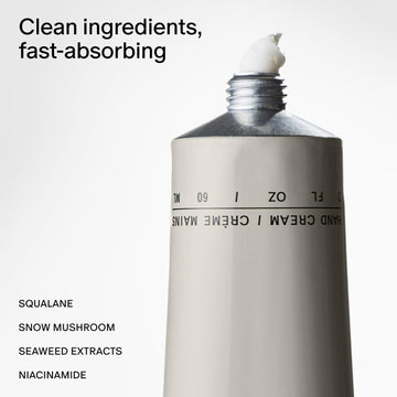 Textura suave y absorbente de la crema Salt & Stone Santal Vetiver.