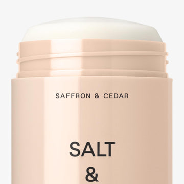 Salt & Stone parfum Safran et Cèdre, aroma chaud et ambré.