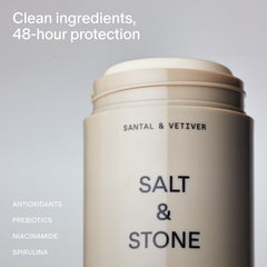 Aplicación suave de Salt & Stone Santal Vetiver para sensación fresca.